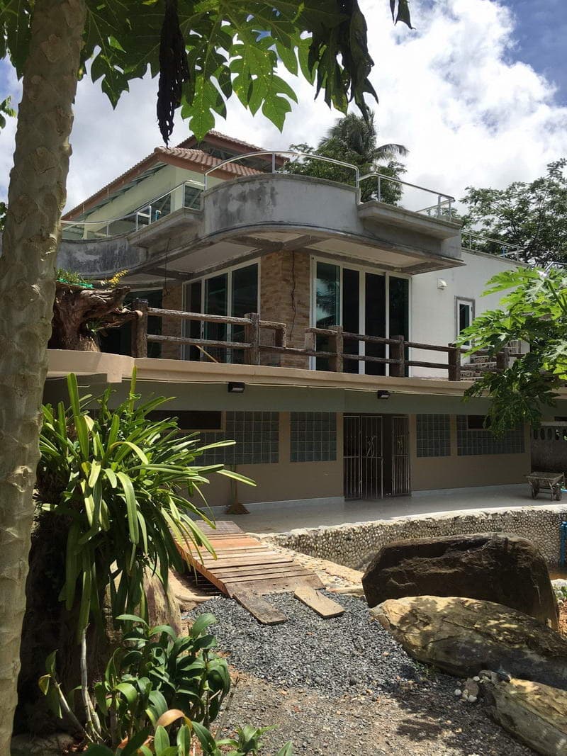 A Phuket home with Pailin Smiley doors and windows among tropical gardens